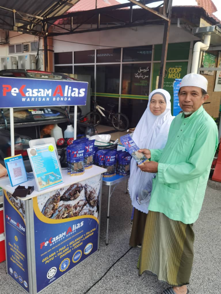 pelanggan alias kasam 6